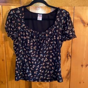 Juniors short sleeved top